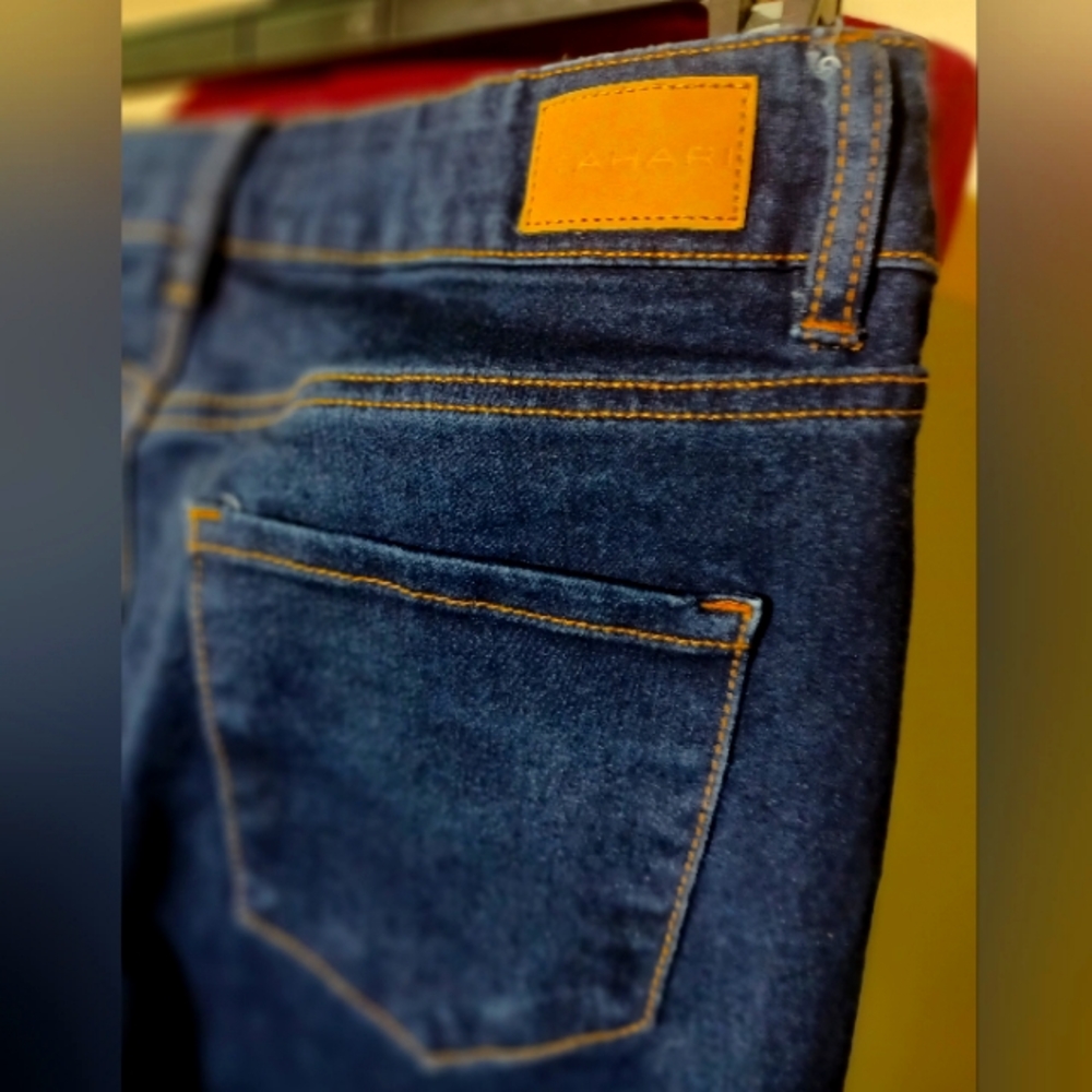 Tahari jeans botton fly front like new